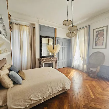 Perle Rare En Ville- Chateau Grandclement- 4 Ou 6 Pers - Piscine - Parc Apartment